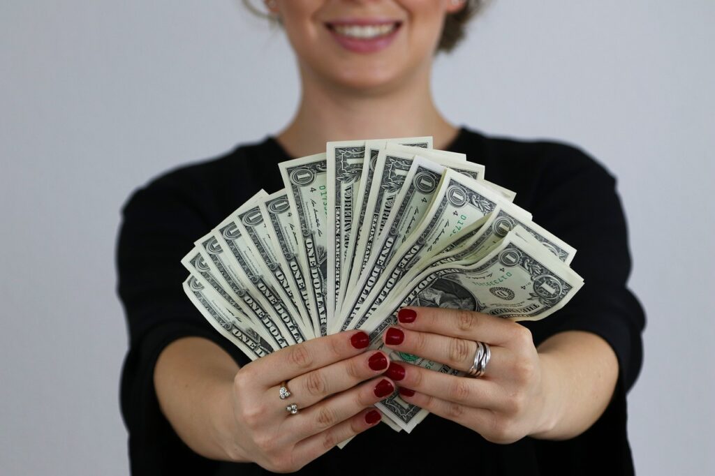 banknotes 4516005 1280.jpg